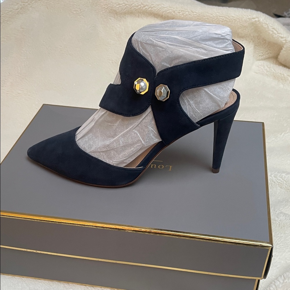 Elegant Black Heels with Gold Accents